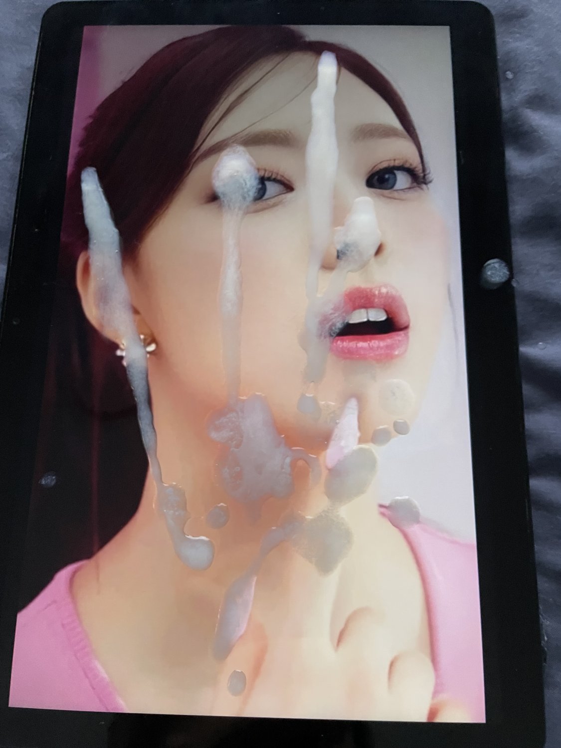 EsCNBozu Itzy Yuna Kpop Cum Tribute 02.jpg